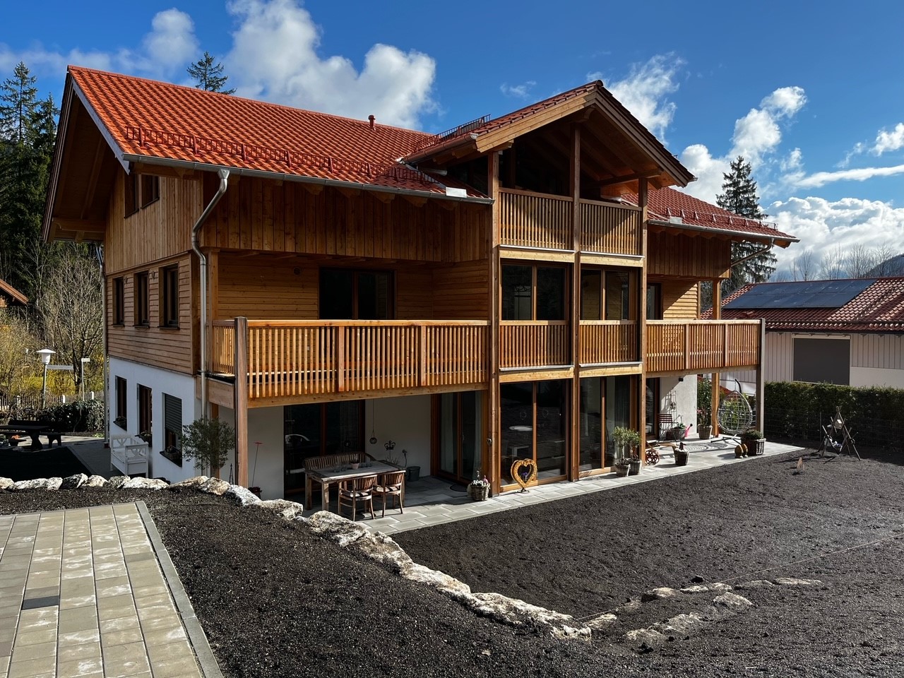 Südansicht des Mehrfamilienhauses in Schliersee